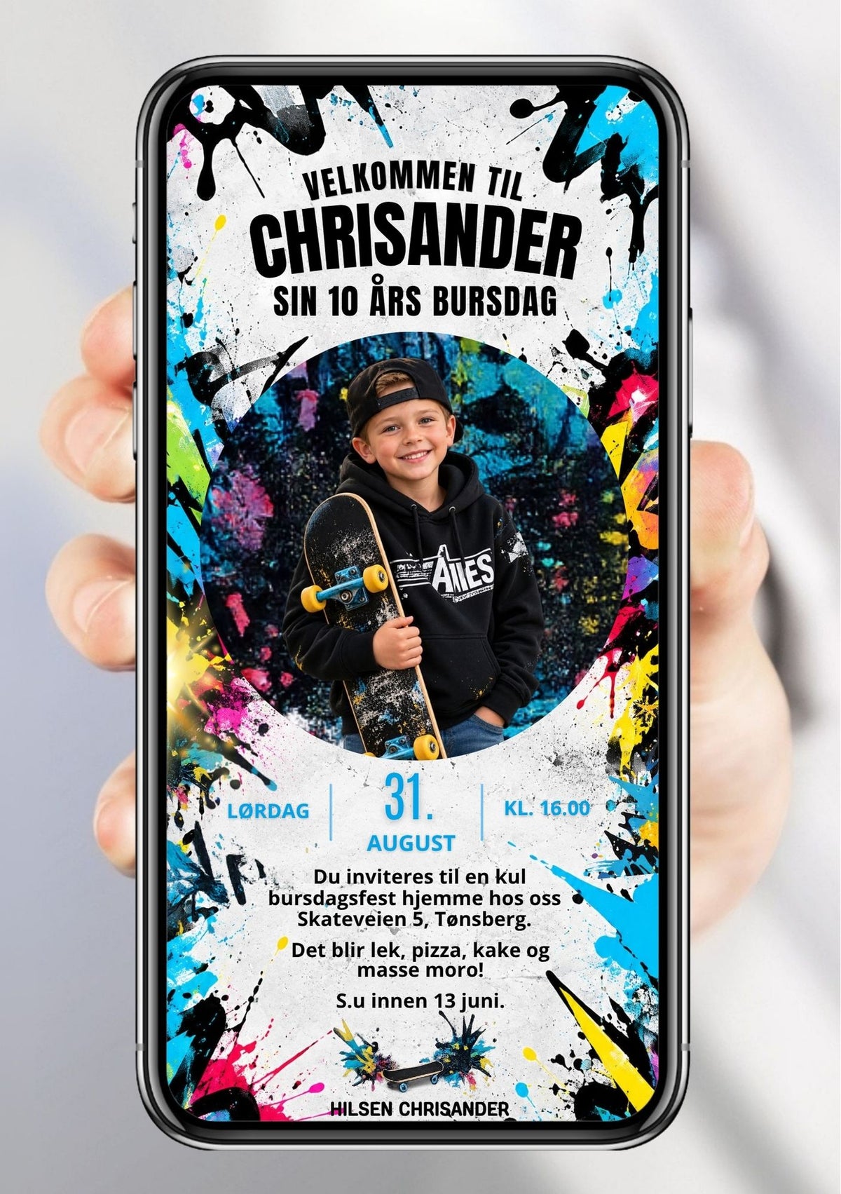 Digital bursdagsinvitasjon med barnefoto i sirkulær ramme mot hvit bakgrunn med fargerik graffiti-sprut i blå, rosa, gul og turkis, skateboard, navn i store bokstaver, dato og klokkeslett