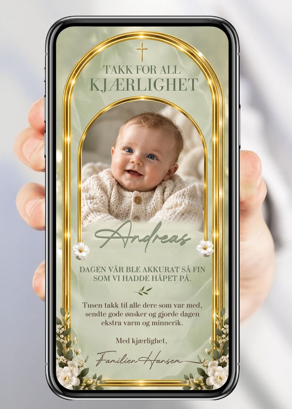 Digitalt takkekort til dåp og navnefest med babyfoto i lysende gullbue, gullkors øverst, hvite blomster og olivengrener nederst, barnets navn i gullhåndskrift, "Takk for all kjærlighet" og "Med kjærlighet Familien" på sageblå/mintgrønn bakgrunn
