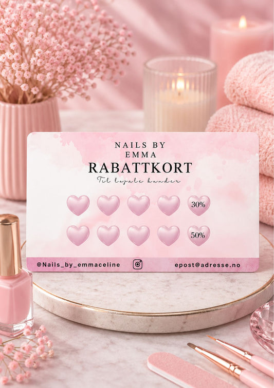 Rabattkort for neglsalong på marmorbrett med rosa blomster og stearinlys – design for Nails by Emma med teksten Rabattkort Til lojale kunder, åtte rosa 3D-hjerter med 30% og 50% rabatt, i lys rosa fargepalett med kontaktinfo 