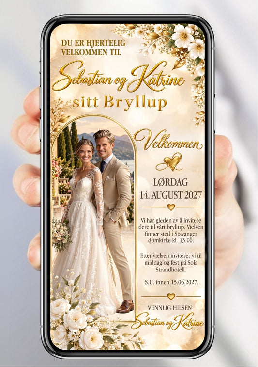 Digital bryllupsinvitasjon på mobil med parfoto i en høy gullbue til venstre, navn og bryllupsdetaljer til høyre, dekorert med hvite blomster og gullhjerter. 