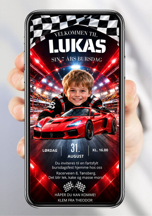 Digital bursdagsinvitasjon med barnefoto i racerdress foran rød Ferrari på racerbane med røde lyseffekter, rutet flagg øverst, "Velkommen til bursdag", navn i store bokstaver, dato og klokkeslett