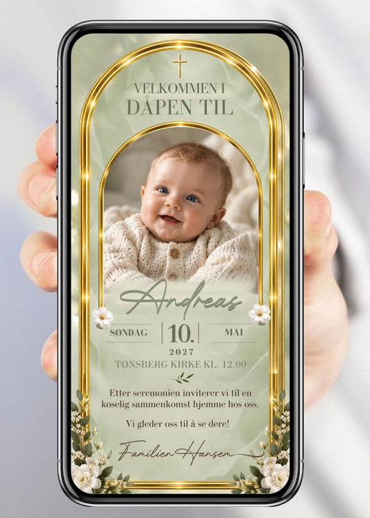 Invitasjon til dåp og navnefest med babyfoto i lysende gullbue, gullkors og hvite blomster på sageblå bakgrunn – eksklusiv og moderne, klar til å sende gjestene på sekunder.