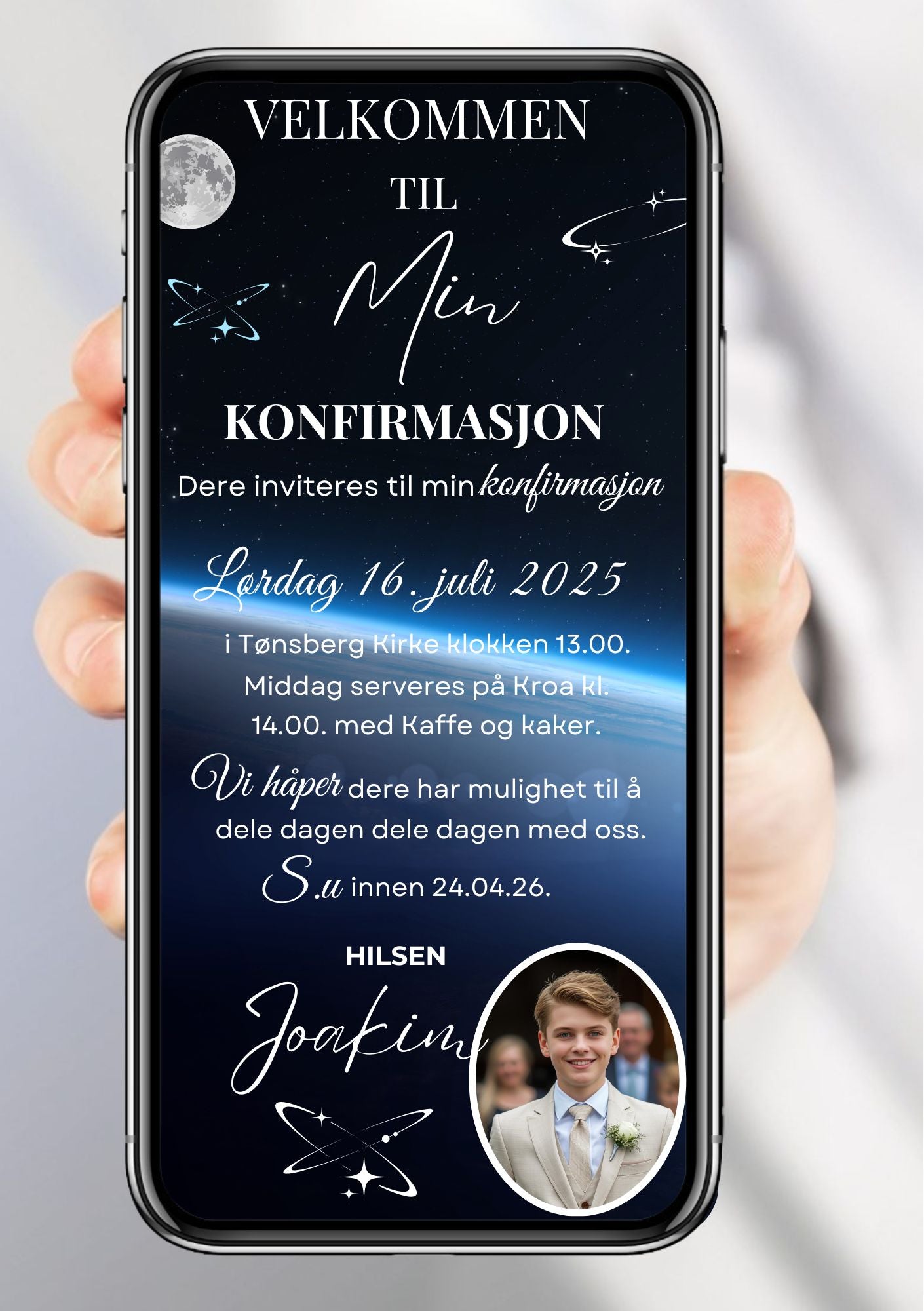 Mobil konfirmasjonsinvitasjon med planet, stjerner og portrettbilde på dyp mørkeblå nattehimmel med håndskrevet skrift 
