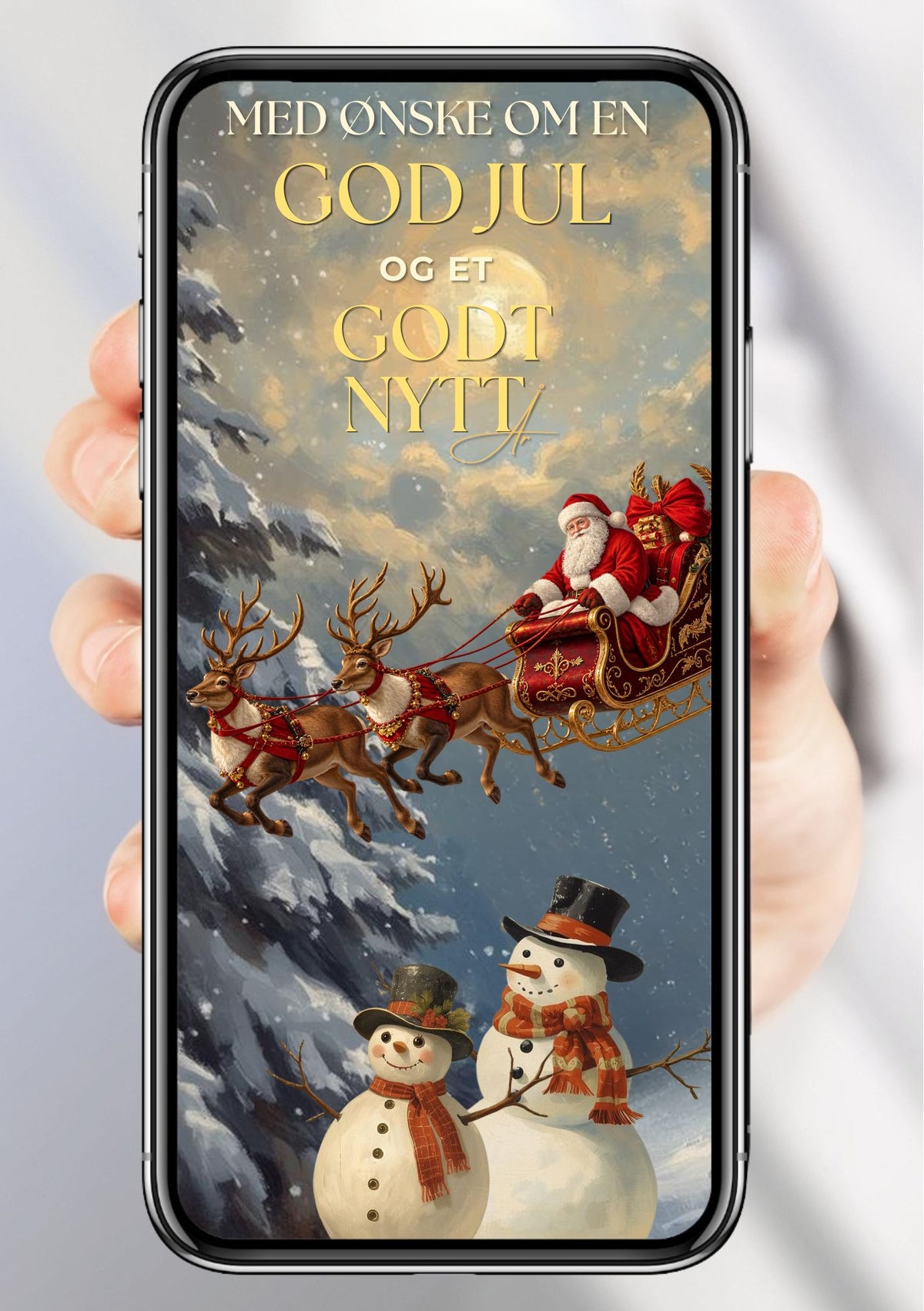 Digitalt julekort vist på mobil med julenissen i slede, reinsdyr og to snømenn ved snødekte grantrær, med jule- og nyttårshilsen i gull.