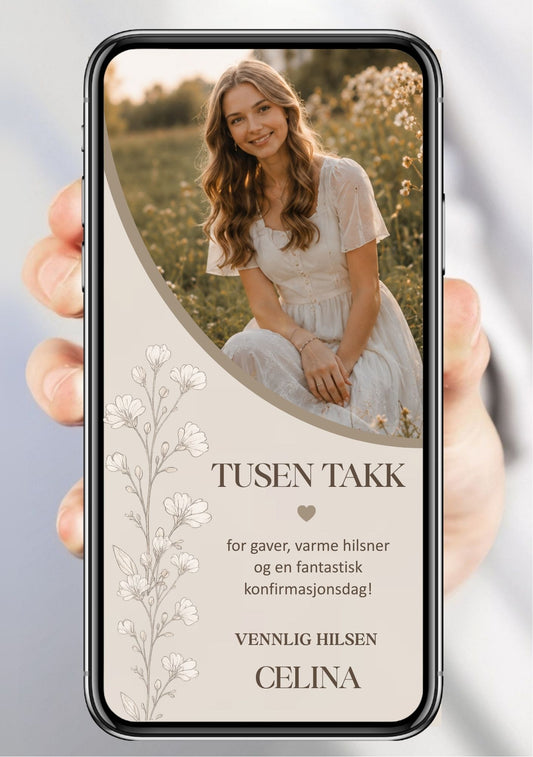 Digitalt takkekort til konfirmasjon i beige med bølget portrettbilde, stor blomsterdetalj og takketekst, vist på mobilskjerm. Mørk beige kant rundt bildet