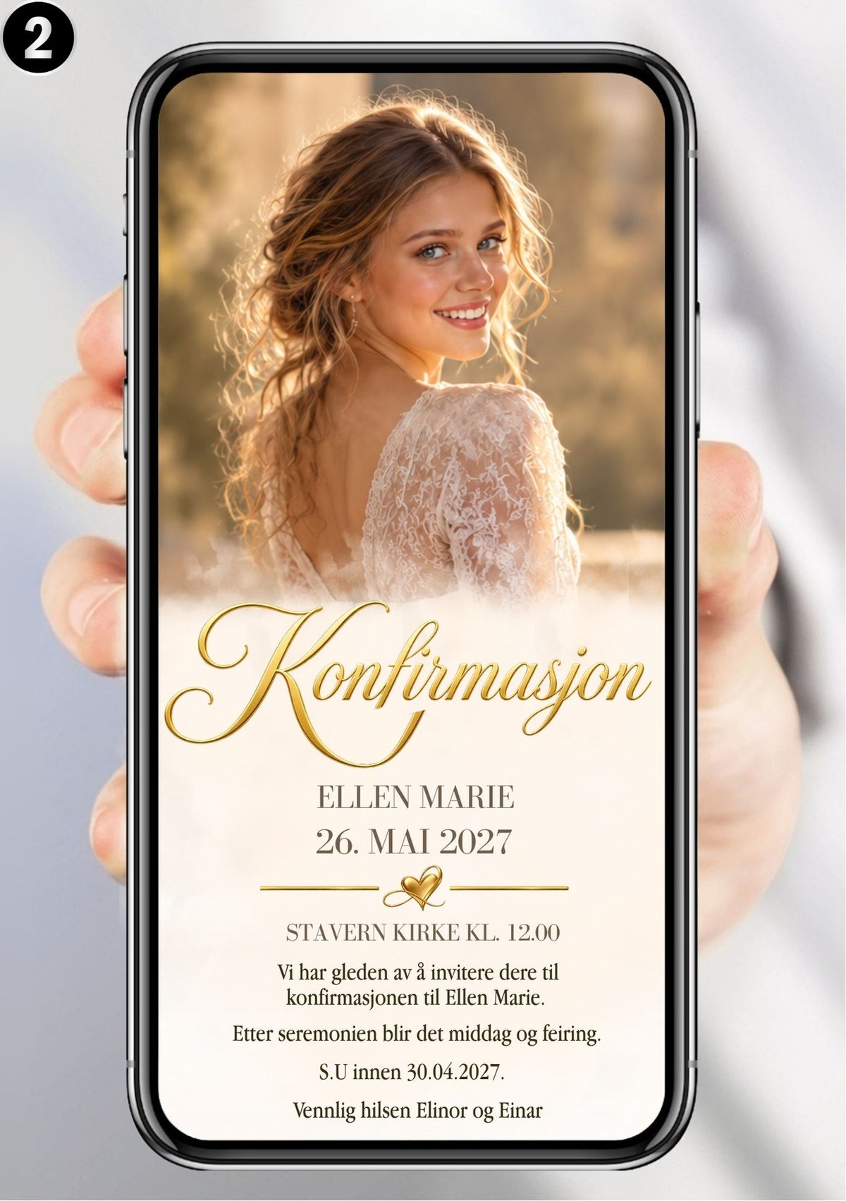 Champagne Pearl-konfirmasjonsinvitasjon vist på mobil med gullskrift og informasjon om dato, klokkeslett og kirke. 