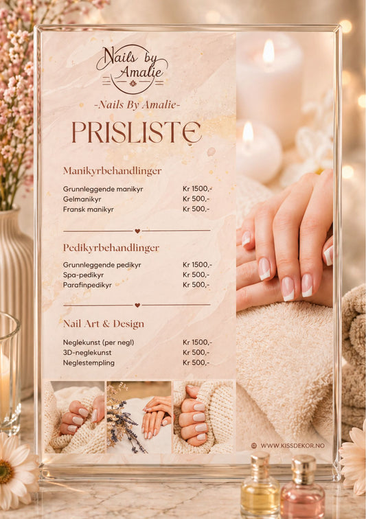 Prisliste for neglsalong i akrylramme med rosa blomster og stearinlys – design for Nails by Amalie med kalligrafisk logo, priser for manikyrbehandlinger, pedikyrbehandlinger og Nail Art og Design fra kr 500 til kr 1500, med tre neglbilder nederst i beige og rosa fargepalett