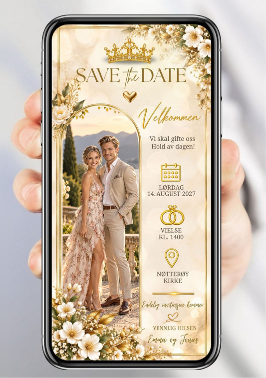 Save the Date vist på mobil med bilde av et par i en buet gullramme, hvite blomster, gullkrone og gylne ikoner for dato, vielse og sted.