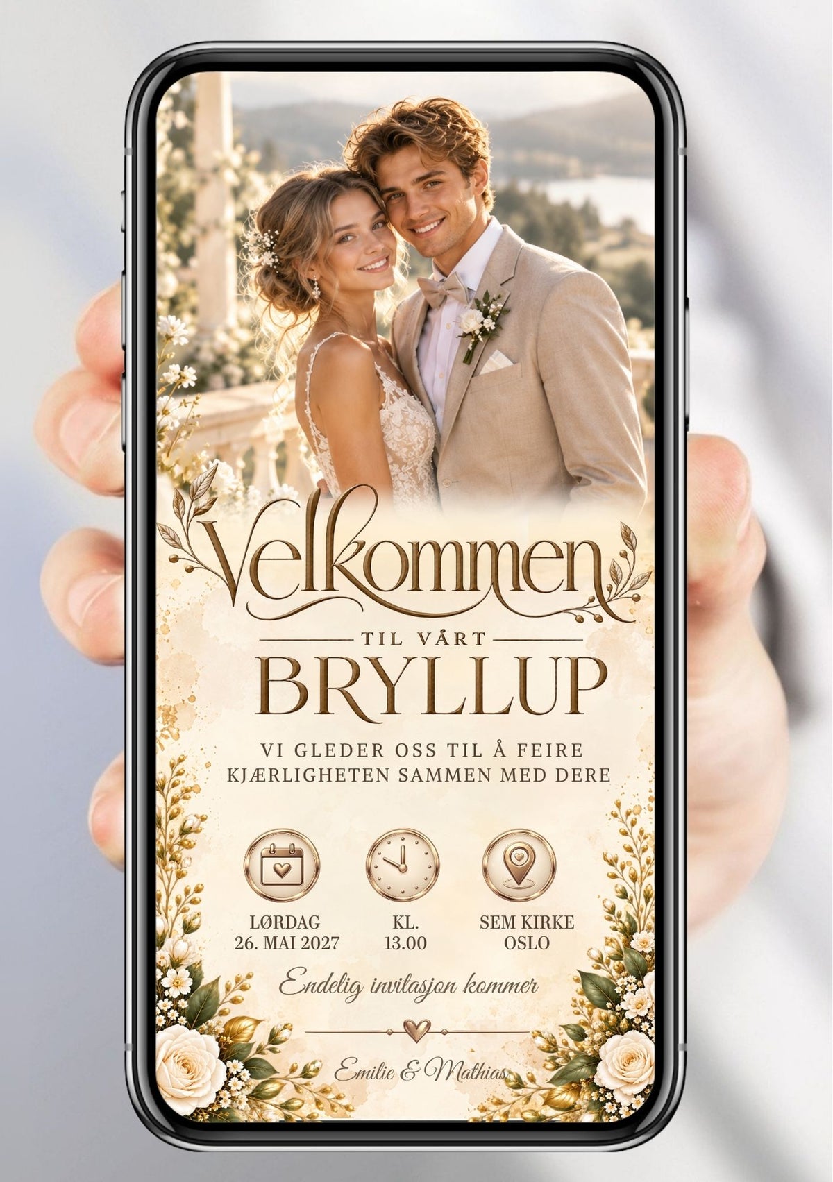 Digital Save the Date vist på mobil med bilde av et brudepar, kremhvite roser, gylne blader og ikoner for dato, klokkeslett og sted.