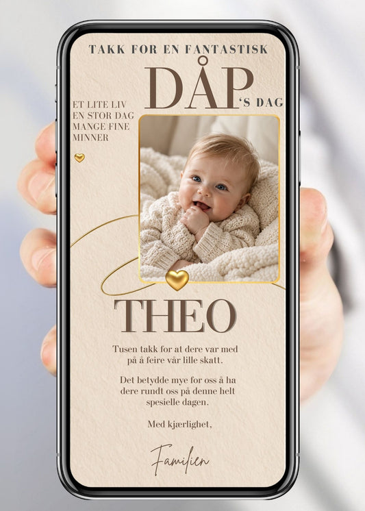 Digitalt takkekort til dåp med babyfoto i firkantet gullramme, store blokkbokstaver "DÅP'S DAG", gullhjerte, barnets navn i store bokstaver, takkebeskjed og håndskrift "Familien" på beige/ivory bakgrunn