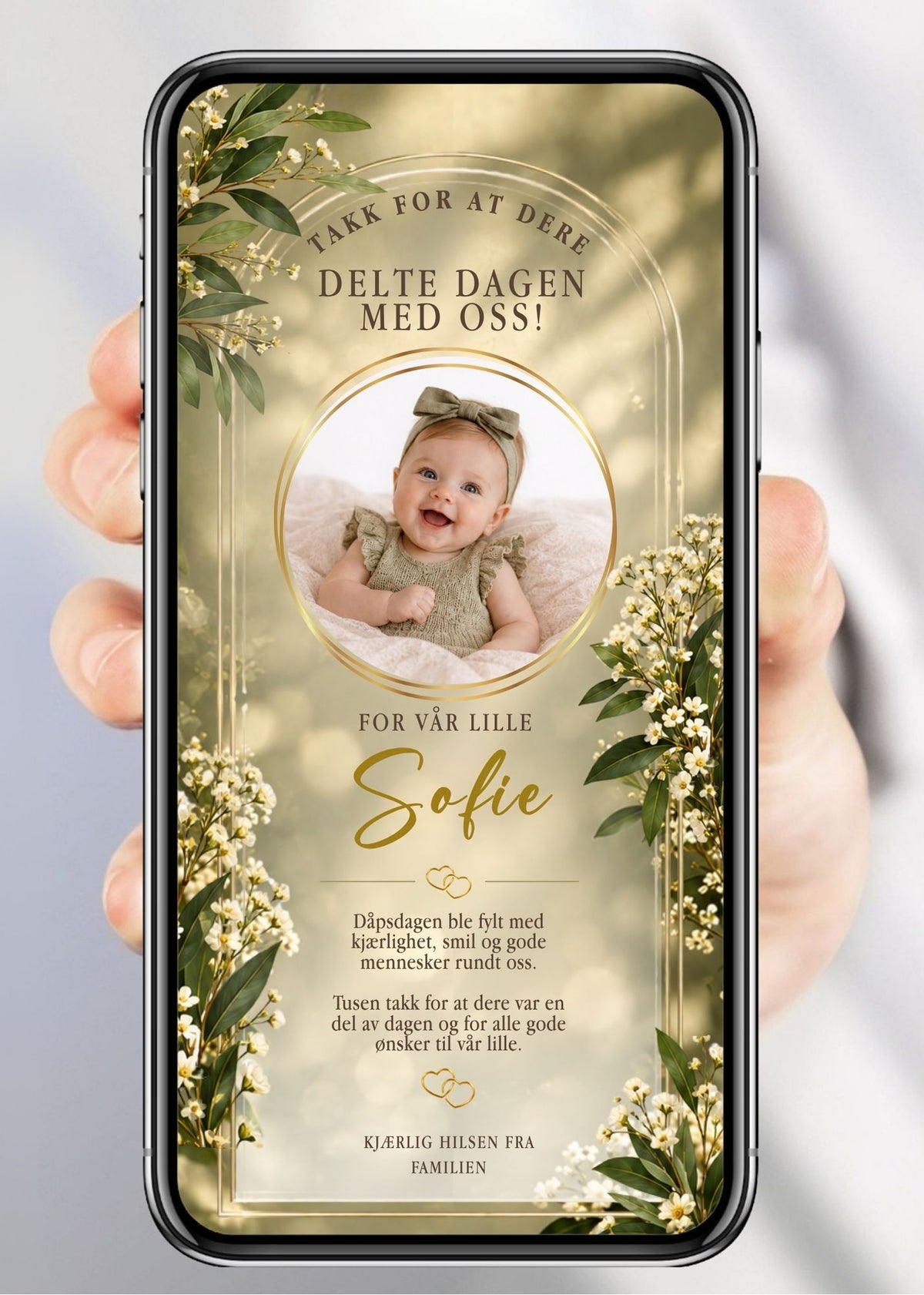 Digitalt takkekort til dåp og navnefest med babyfoto i sirkulær gullramme, gypsophila og olivengrener, doble gullhjerter, barnets navn i gullhåndskrift og "Kjærlig hilsen fra Familien" på gull/olivengrønn bakgrunn