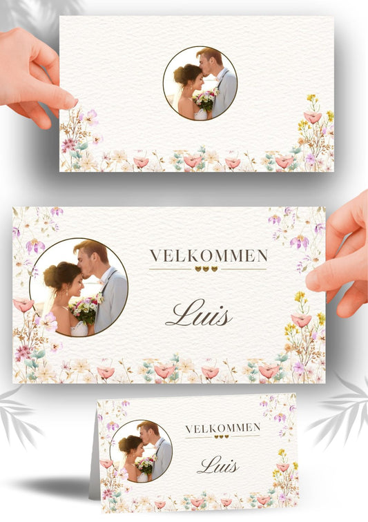 Elegant bordkort til fest med personlig design og blomsterdetaljer