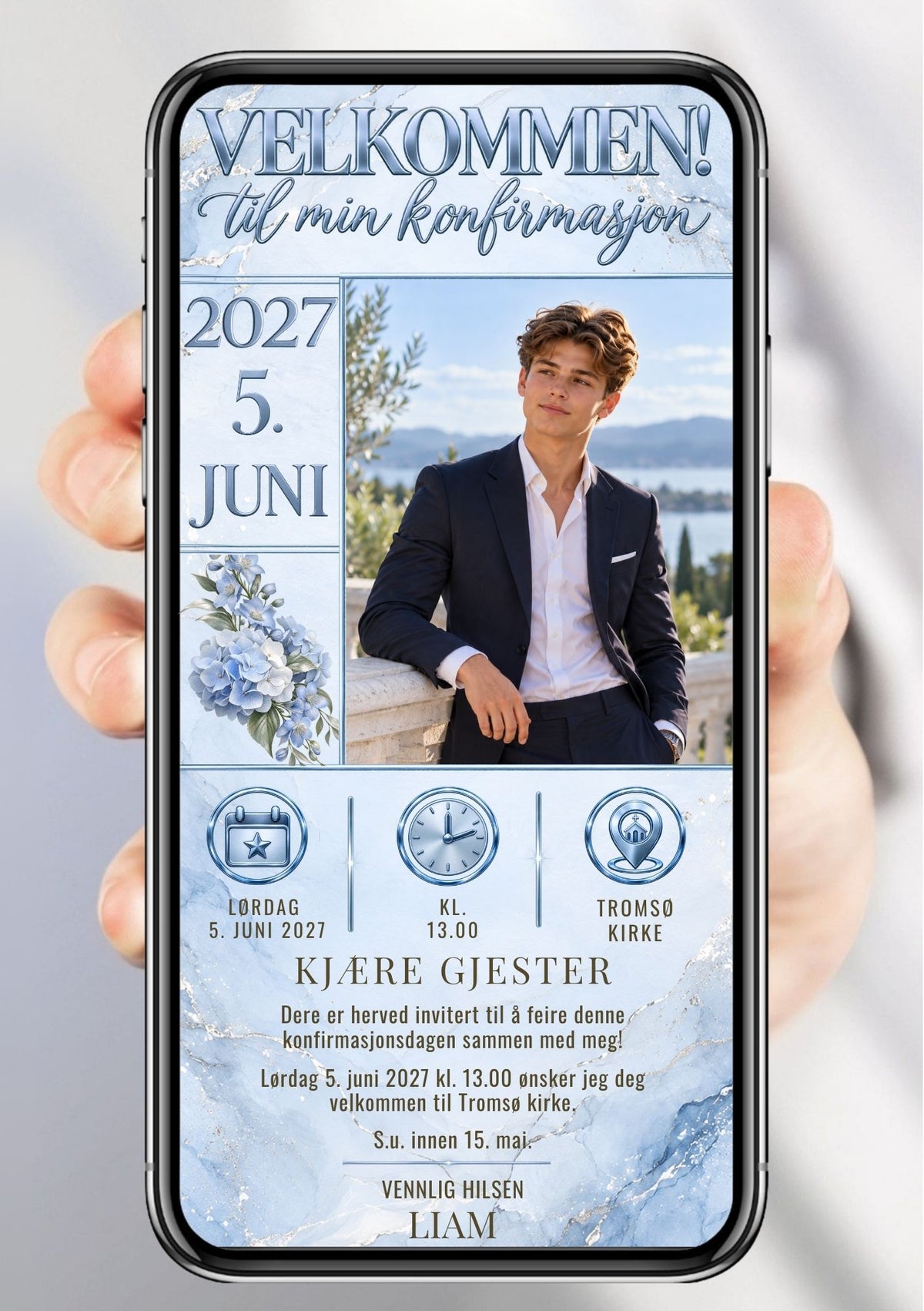 Konfirmasjonsinvitasjon vist på mobil, med portrettbilde til høyre, datofelt og blå og hvite blomster til venstre samt lyseblå marmorert bakgrunn.